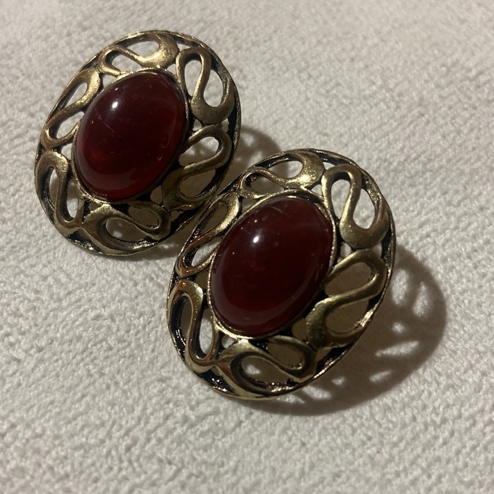 Earrings with red stone